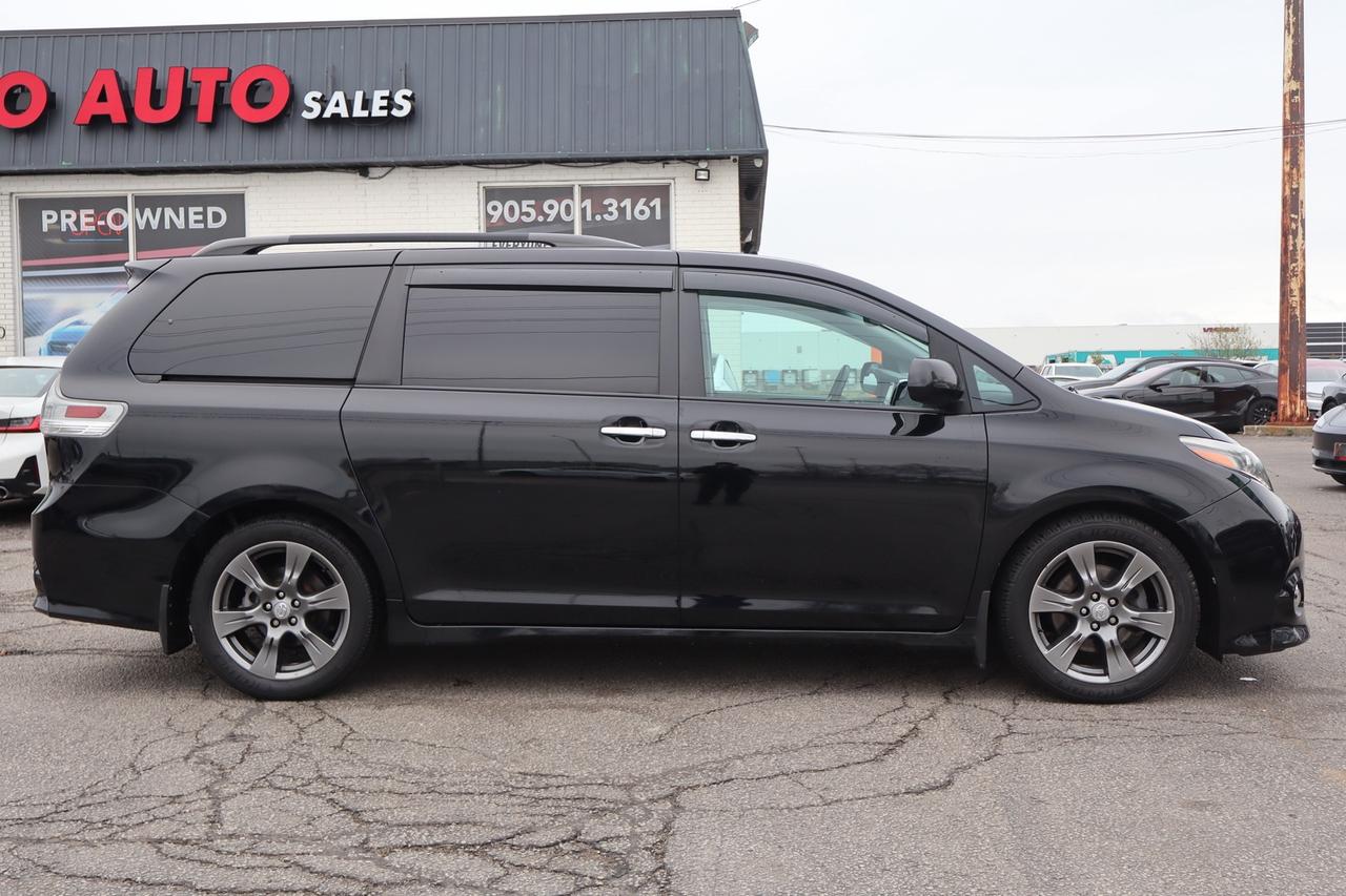 2017 Toyota Sienna SE 8-Passenger Safety Certified Photo