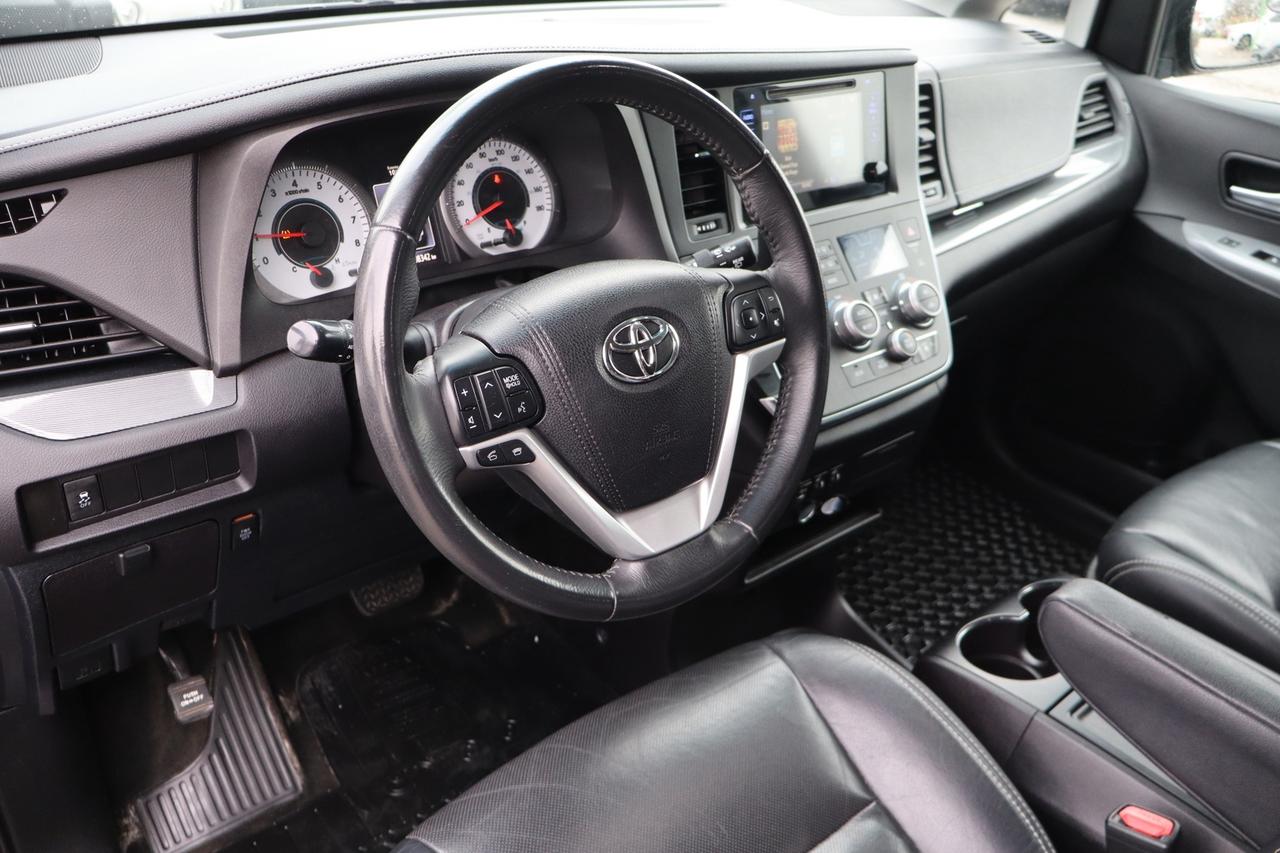 2017 Toyota Sienna SE 8-Passenger Safety Certified Photo