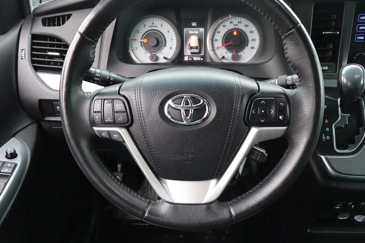 2017 Toyota Sienna SE 8-Passenger Safety Certified Photo