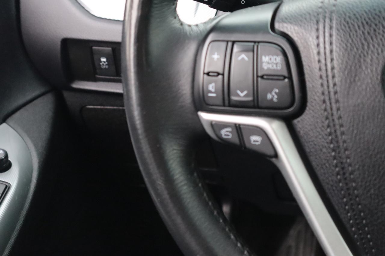 2017 Toyota Sienna SE 8-Passenger Safety Certified Photo