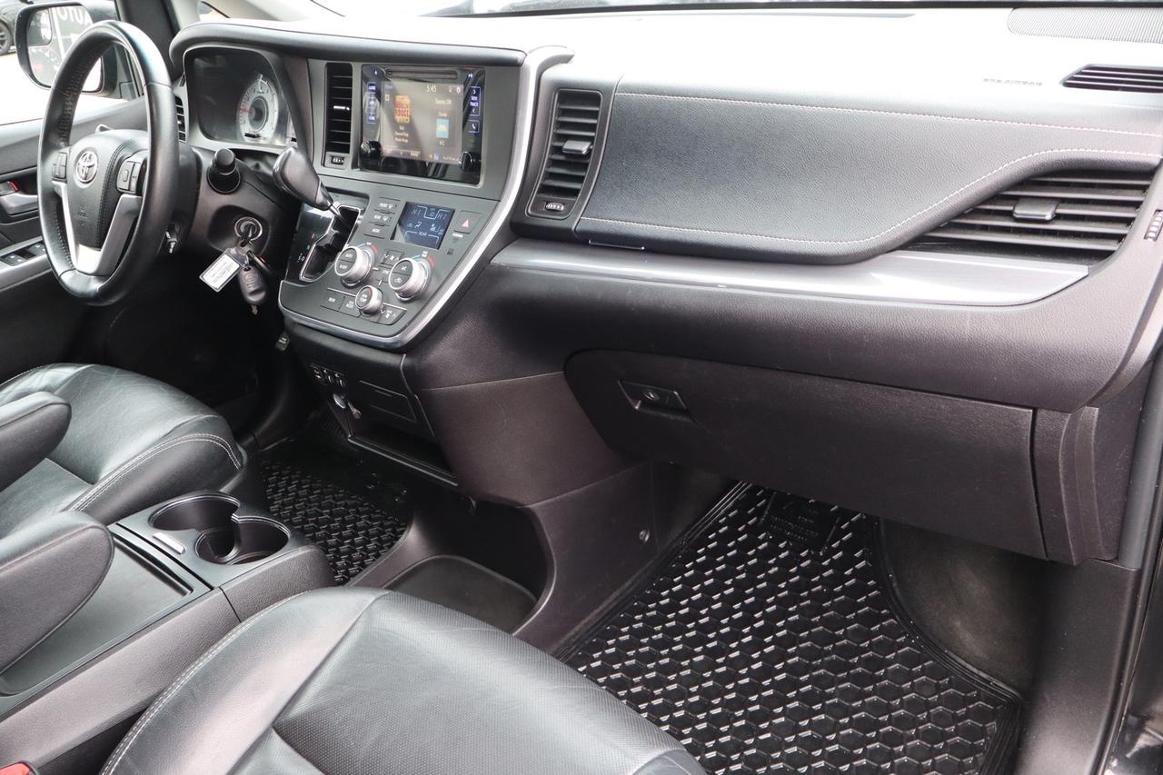 2017 Toyota Sienna SE 8-Passenger Safety Certified Photo
