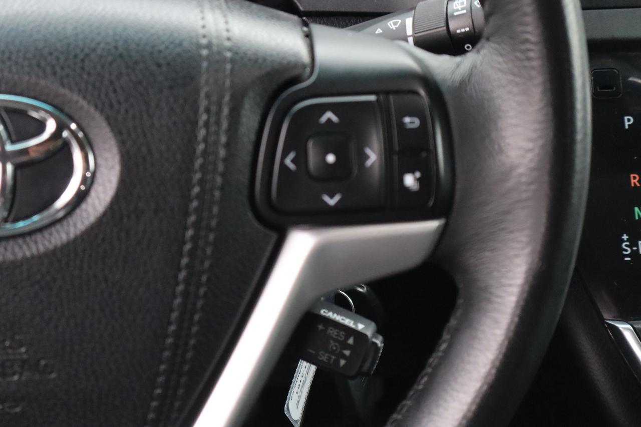 2017 Toyota Sienna SE 8-Passenger Safety Certified Photo
