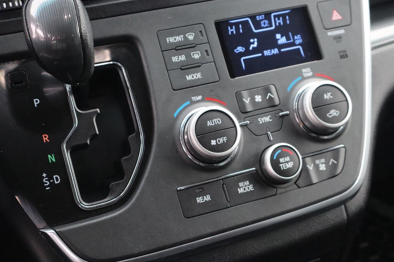 2017 Toyota Sienna SE 8-Passenger Safety Certified Photo