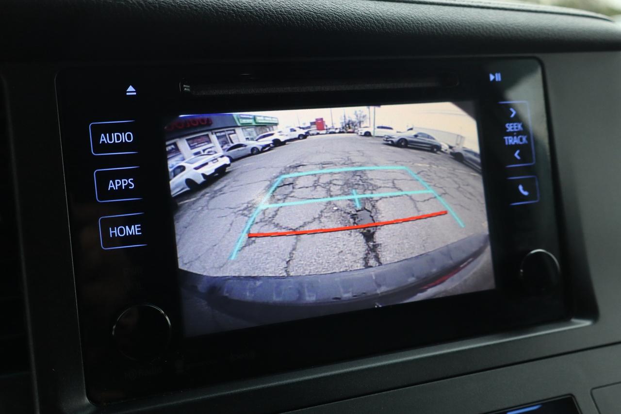2017 Toyota Sienna SE 8-Passenger Safety Certified Photo