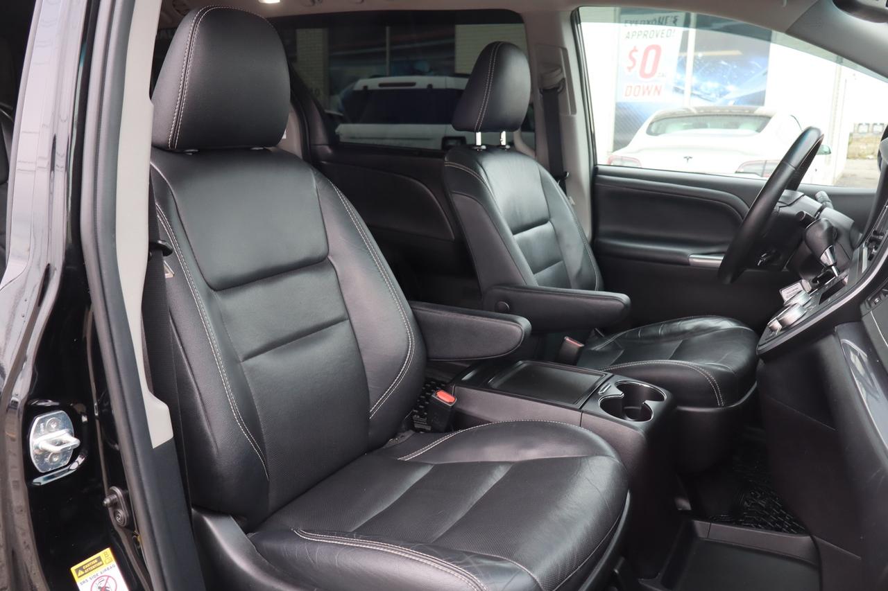 2017 Toyota Sienna SE 8-Passenger Safety Certified Photo