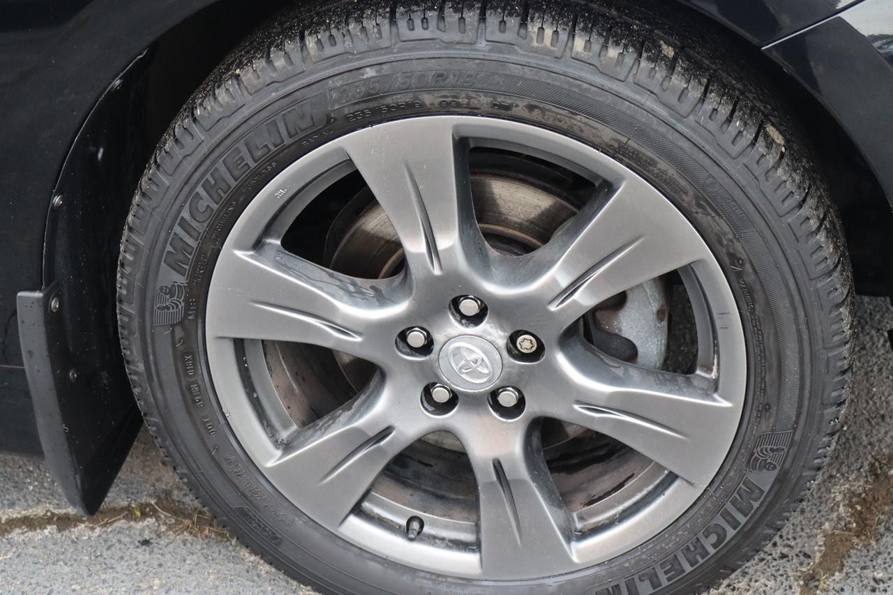 2017 Toyota Sienna SE 8-Passenger Safety Certified Photo