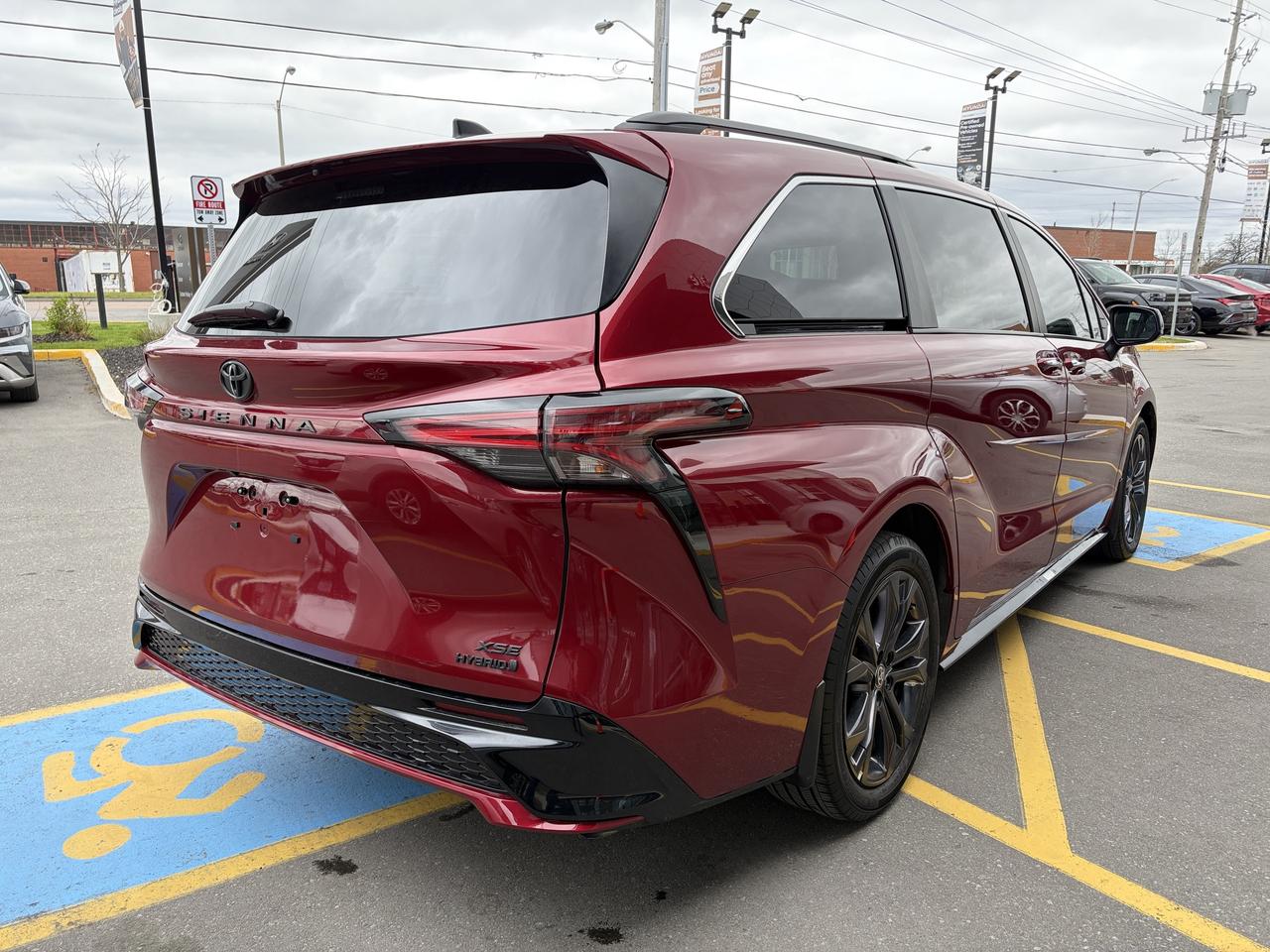 2024 Toyota Sienna  Photo