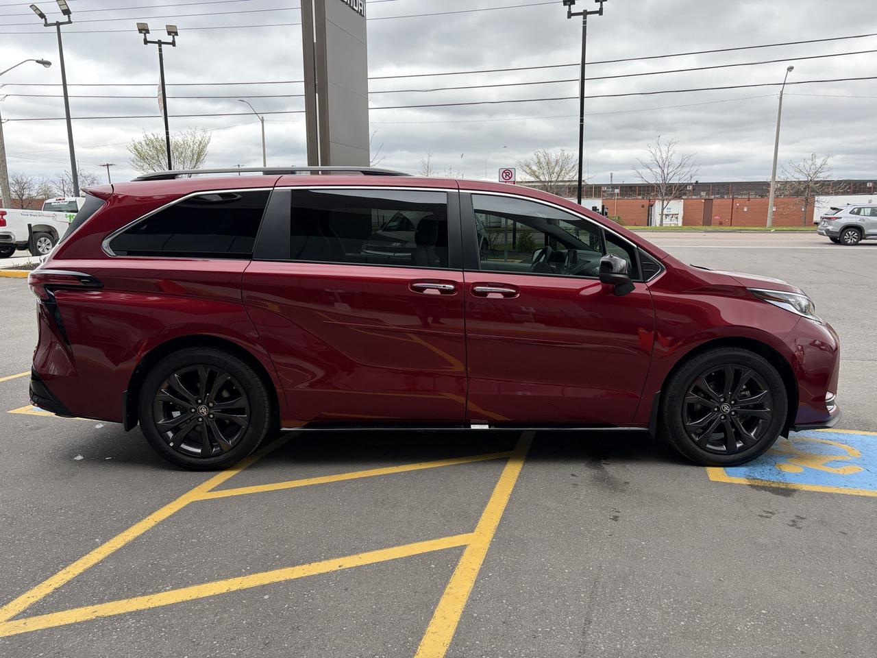 2024 Toyota Sienna  Photo