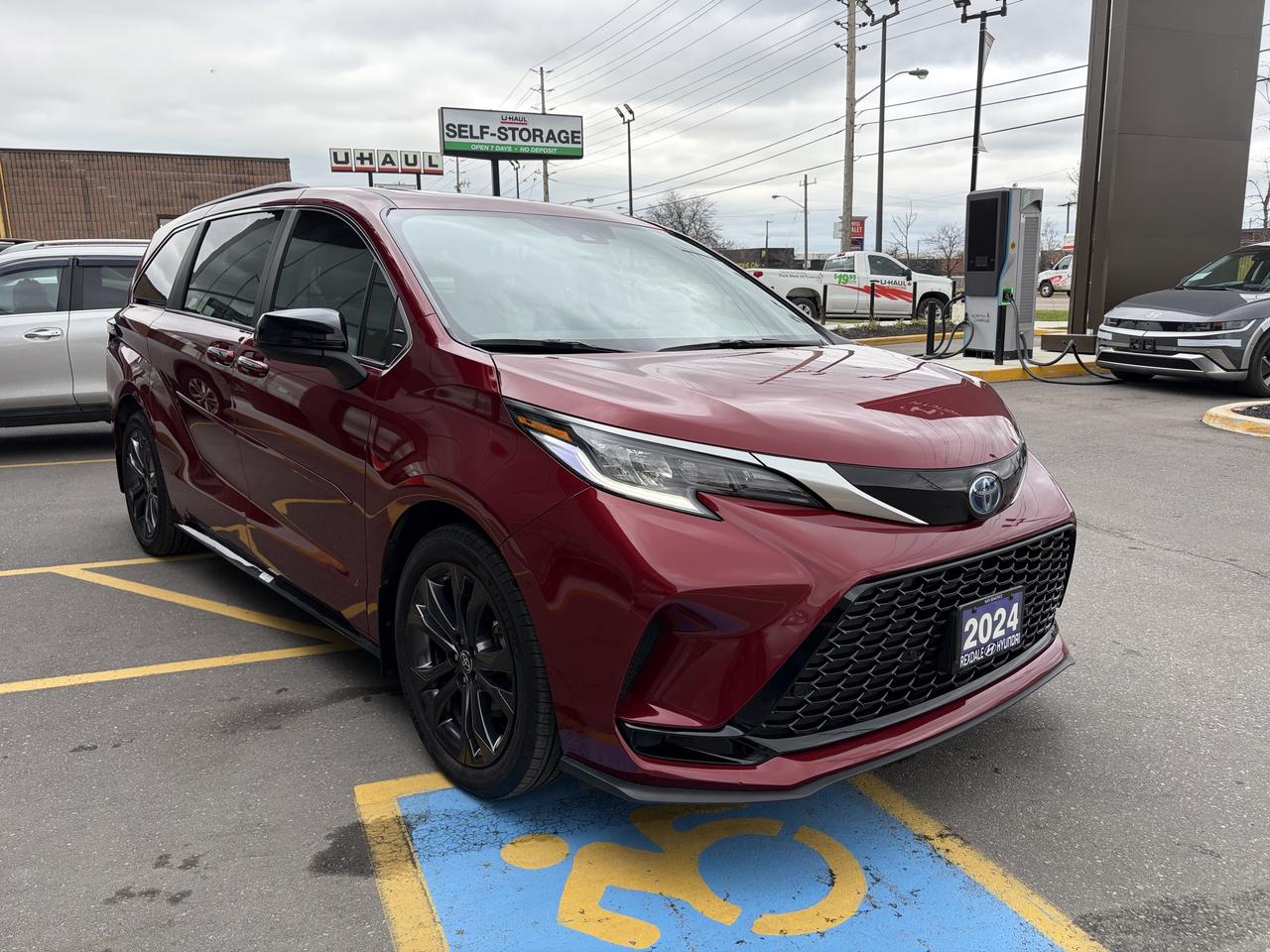 2024 Toyota Sienna  Photo