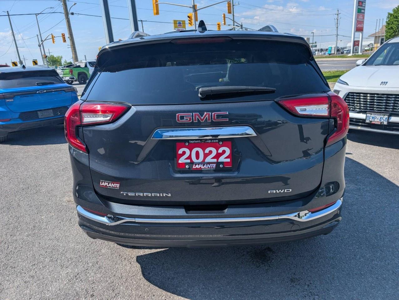 2022 GMC Terrain AWD Denali Photo3