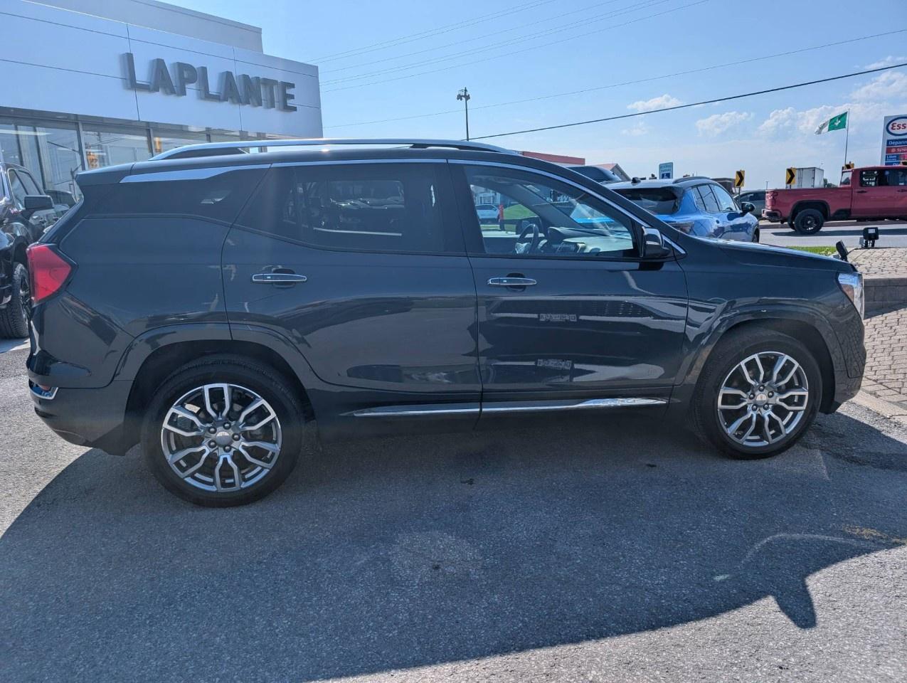 2022 GMC Terrain AWD Denali Photo