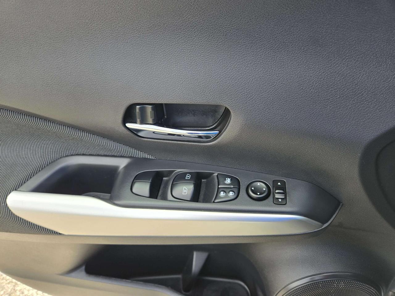 2019 Nissan Kicks S w/Collision Warning, Backup Cam, Bluetooth Photo