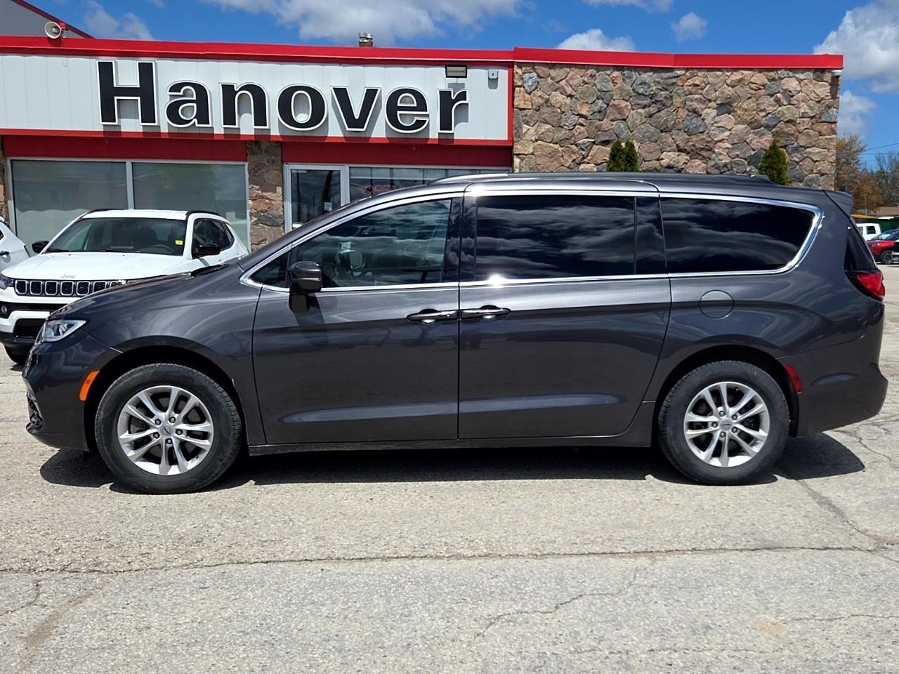 2022 Chrysler Pacifica Touring AWD Photo