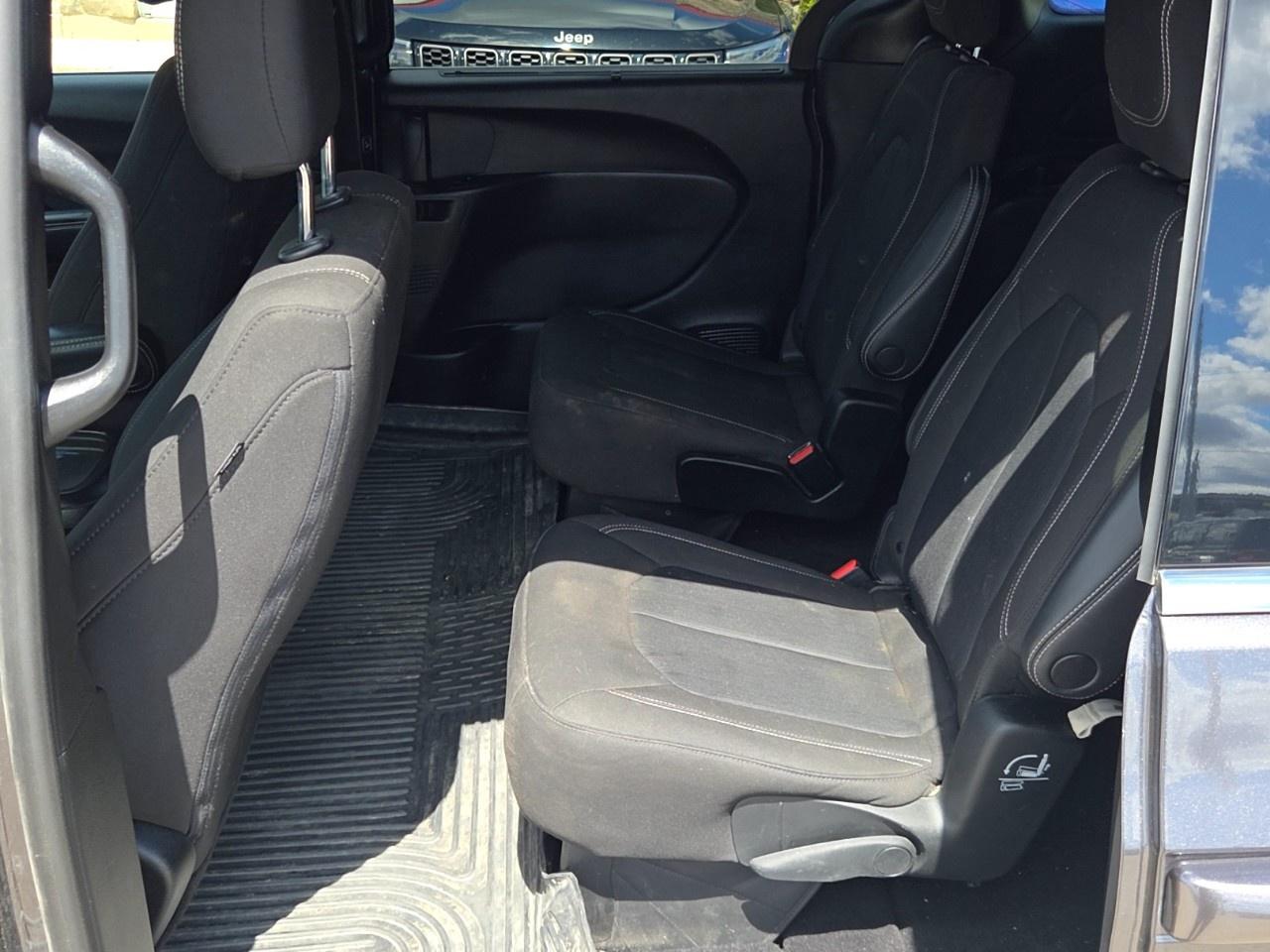 2022 Chrysler Pacifica Touring AWD Photo