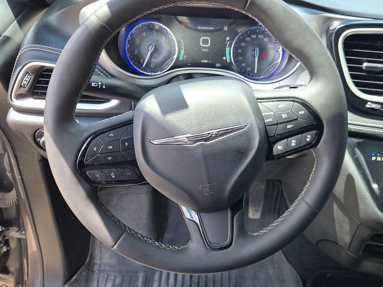 2022 Chrysler Pacifica Touring AWD Photo