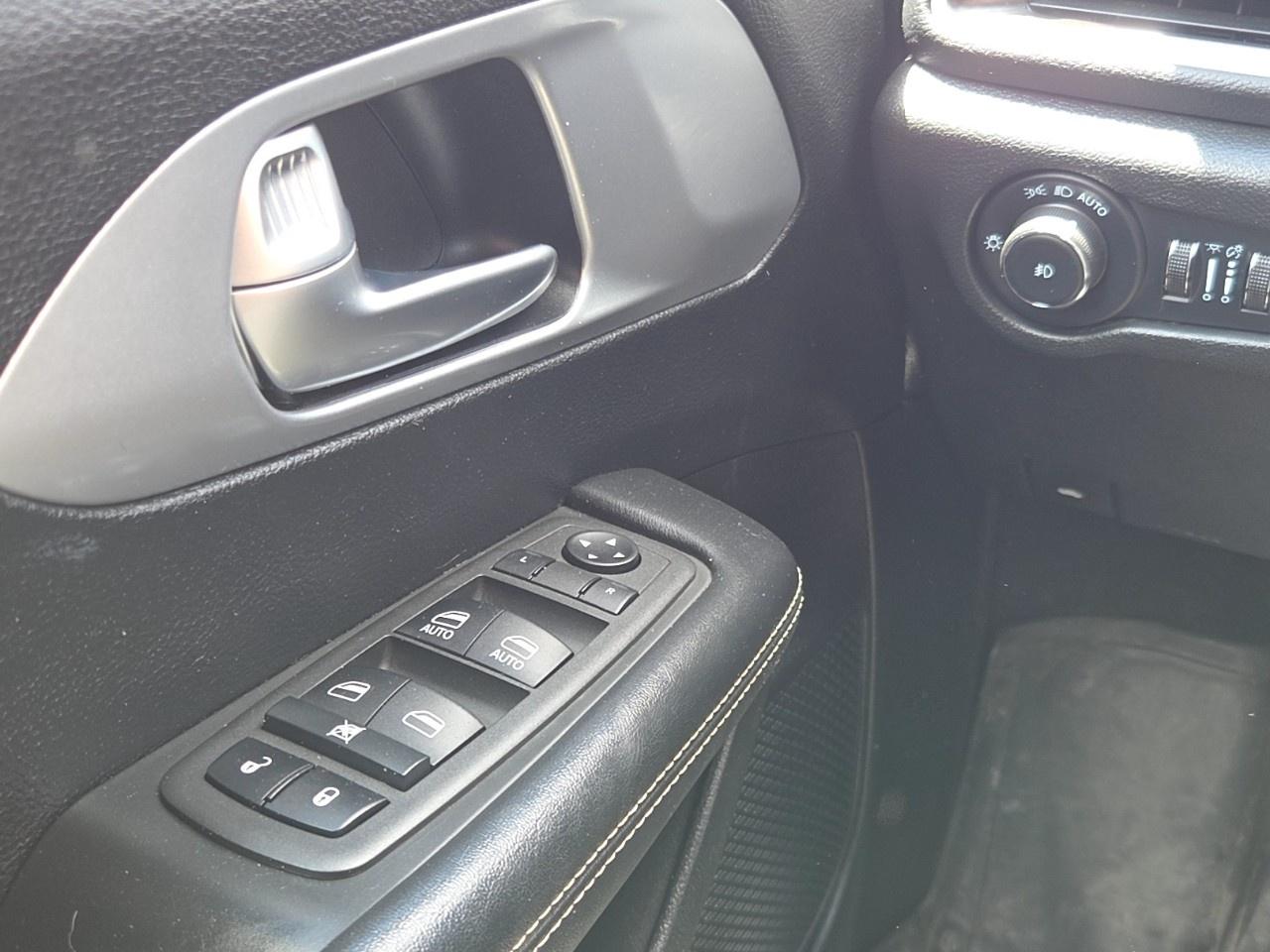 2022 Chrysler Pacifica Touring AWD Photo