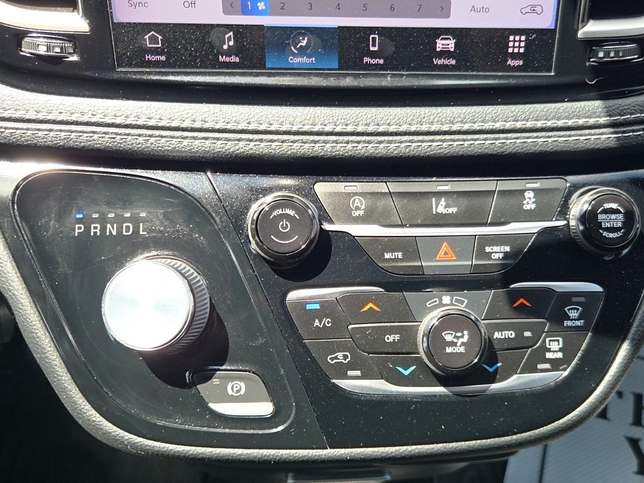 2022 Chrysler Pacifica Touring AWD Photo