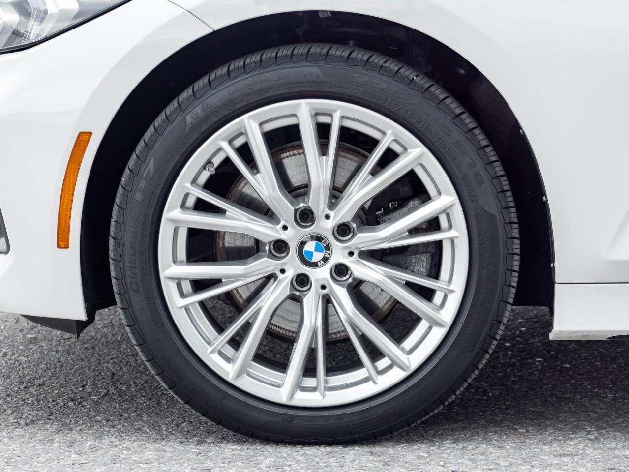 2023 BMW 330 i xDrive 4dr All-Wheel Drive Sedan Photo3