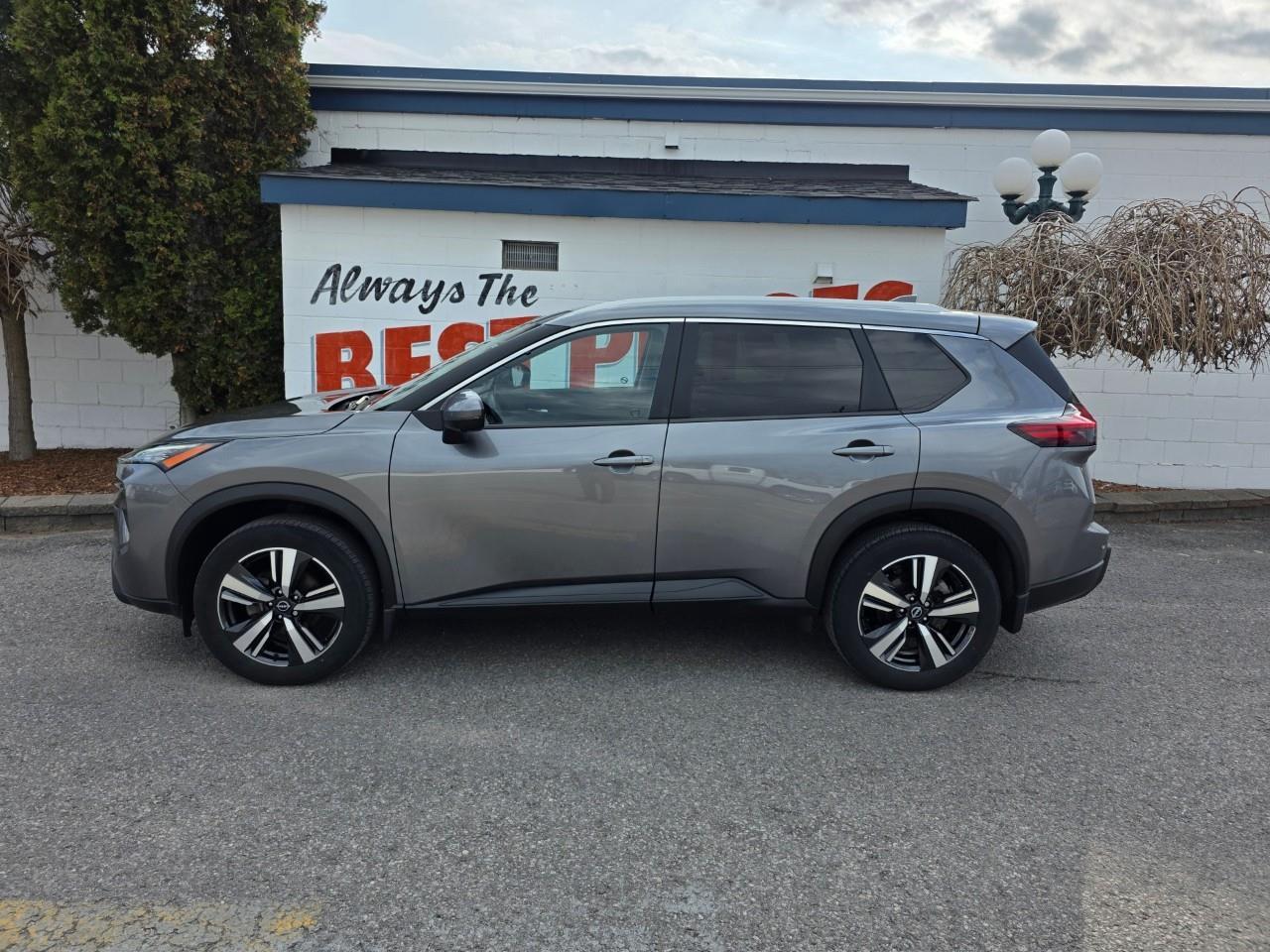 2024 Nissan Rogue SV Moonroof 4dr All-Wheel Drive Sport Utility Photo4