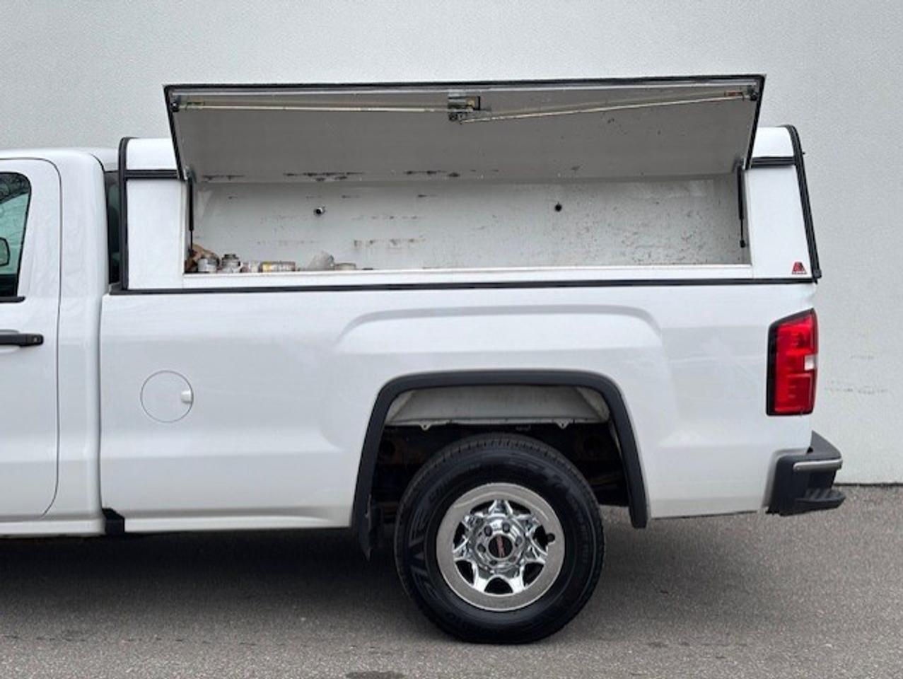 2018 GMC Sierra 1500 V8 REGULAR CAB-8' LONG BOX-CAMERA-CAP-BED SLIDE!! Photo