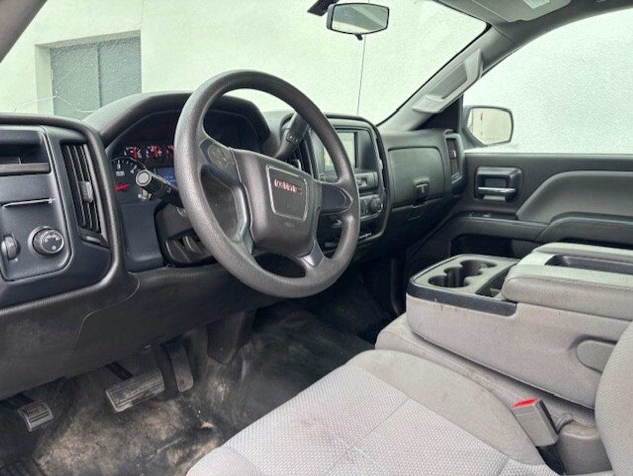 2018 GMC Sierra 1500 V8 REGULAR CAB-8' LONG BOX-CAMERA-CAP-BED SLIDE!! Photo