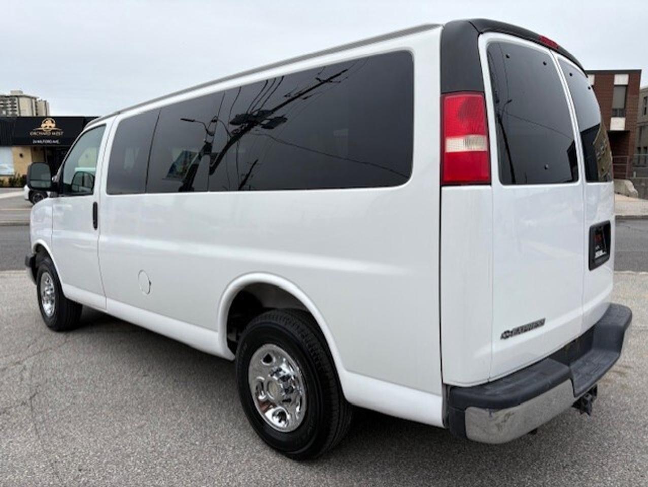 2009 Chevrolet Express Passenger LT 3500 12 PASSENGER-ONLY 90KM-SLIDING DOOR-TOW PK Photo