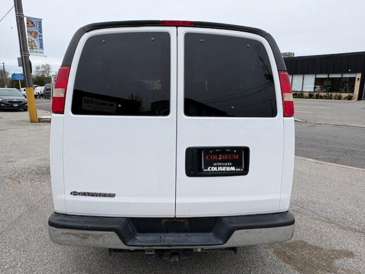 2009 Chevrolet Express Passenger LT 3500 12 PASSENGER-ONLY 90KM-SLIDING DOOR-TOW PK Photo