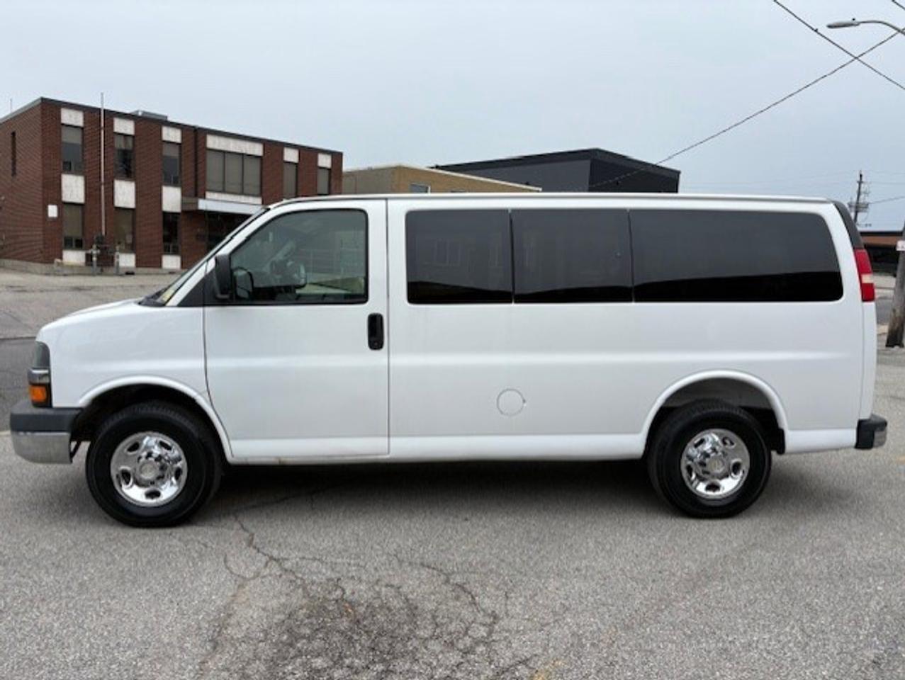 2009 Chevrolet Express Passenger LT 3500 12 PASSENGER-ONLY 90KM-SLIDING DOOR-TOW PK Photo