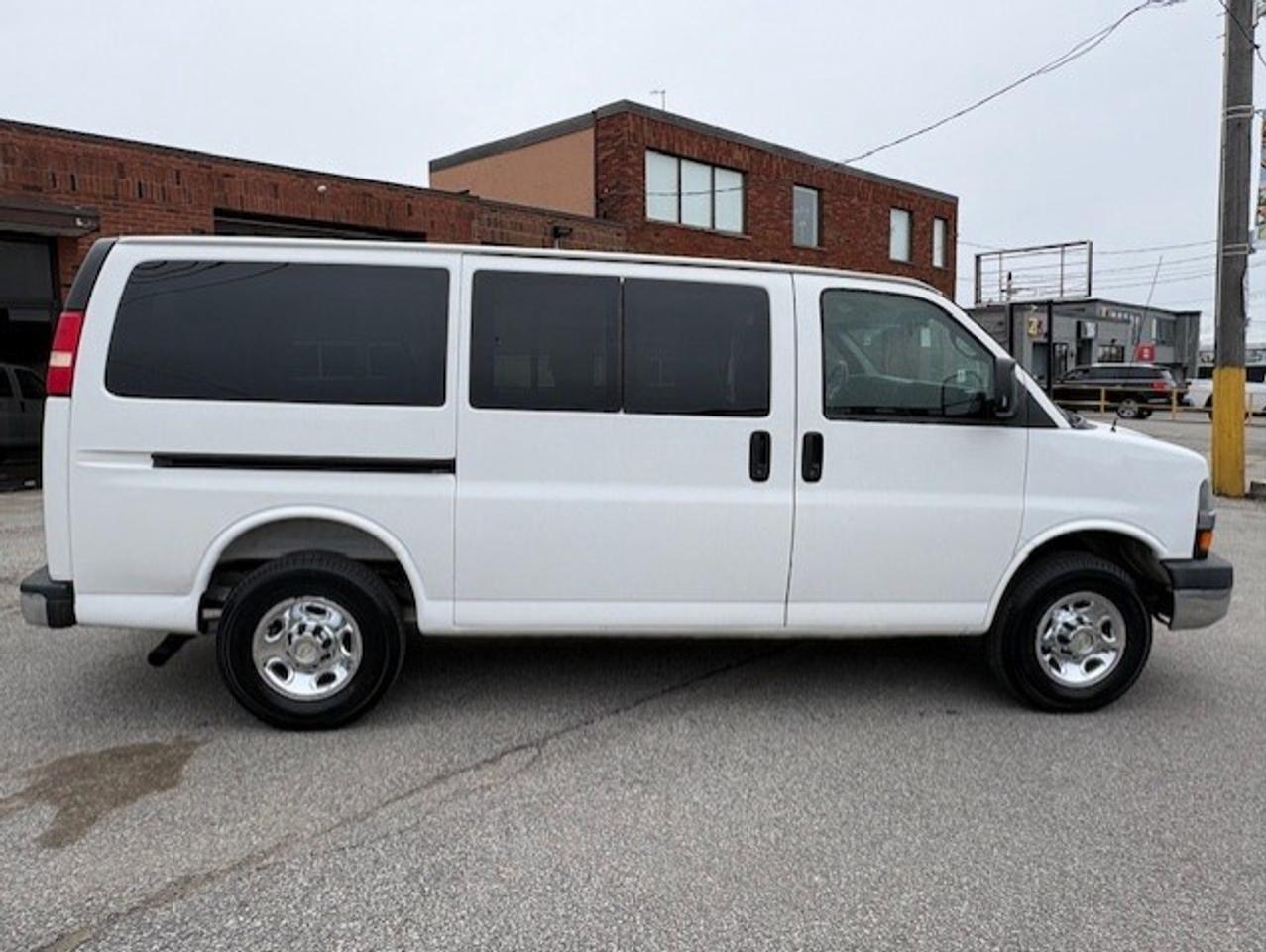 2009 Chevrolet Express Passenger LT 3500 12 PASSENGER-ONLY 90KM-SLIDING DOOR-TOW PK Photo