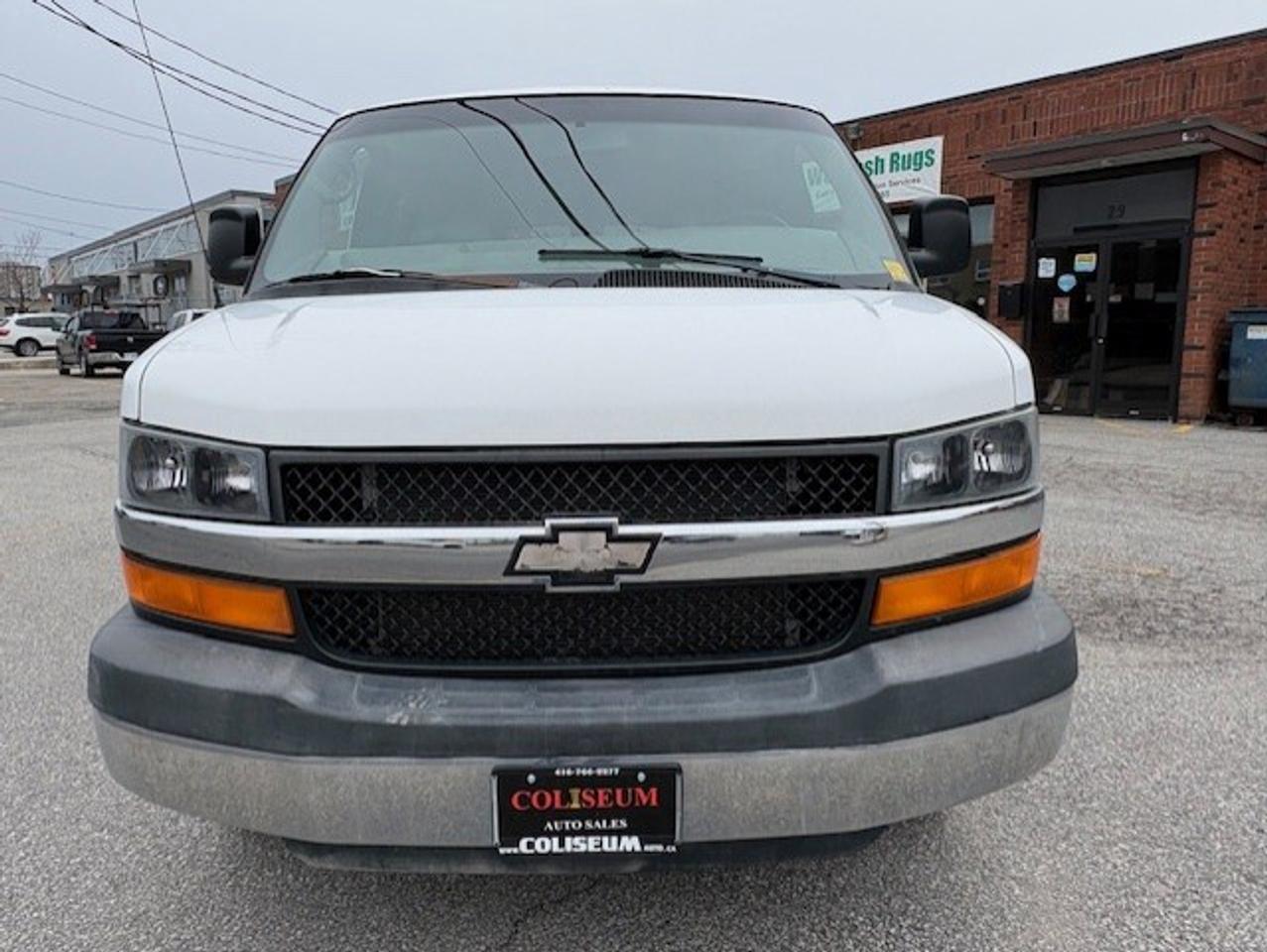 2009 Chevrolet Express Passenger LT 3500 12 PASSENGER-ONLY 90KM-SLIDING DOOR-TOW PK Photo