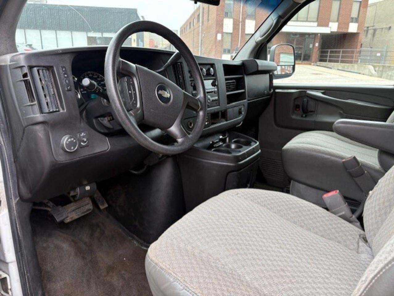 2009 Chevrolet Express Passenger LT 3500 12 PASSENGER-ONLY 90KM-SLIDING DOOR-TOW PK Photo