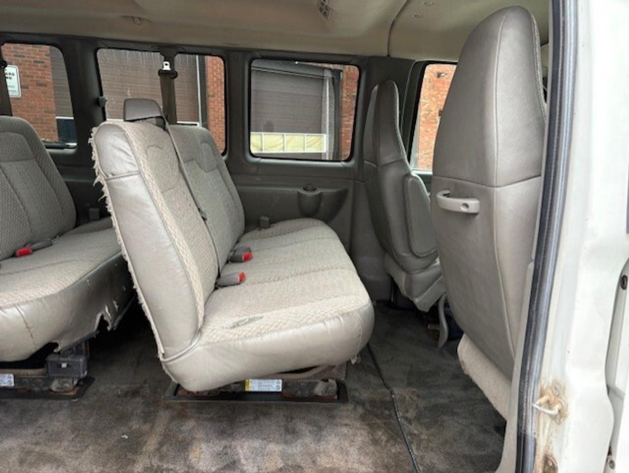 2009 Chevrolet Express Passenger LT 3500 12 PASSENGER-ONLY 90KM-SLIDING DOOR-TOW PK Photo