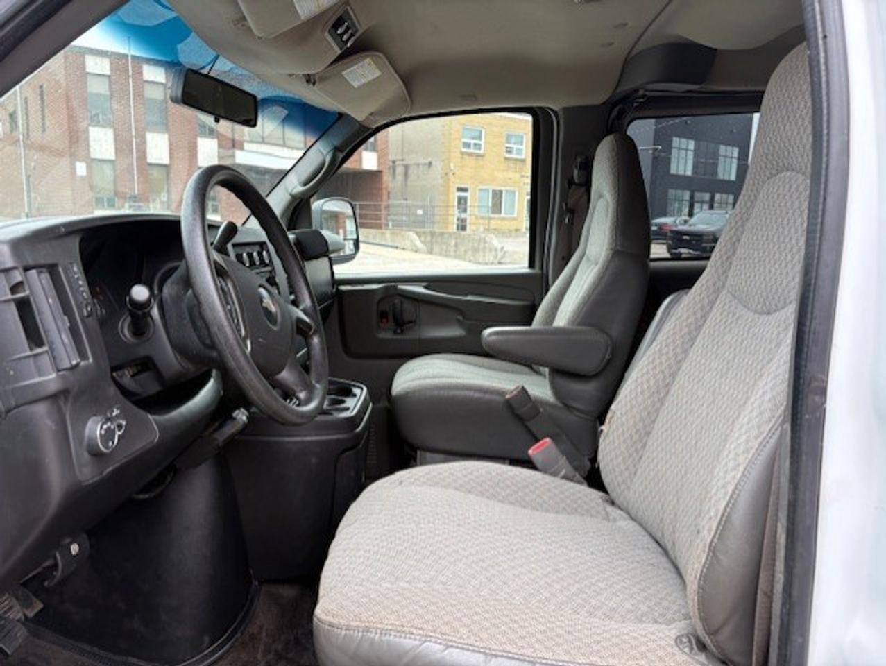 2009 Chevrolet Express Passenger LT 3500 12 PASSENGER-ONLY 90KM-SLIDING DOOR-TOW PK Photo