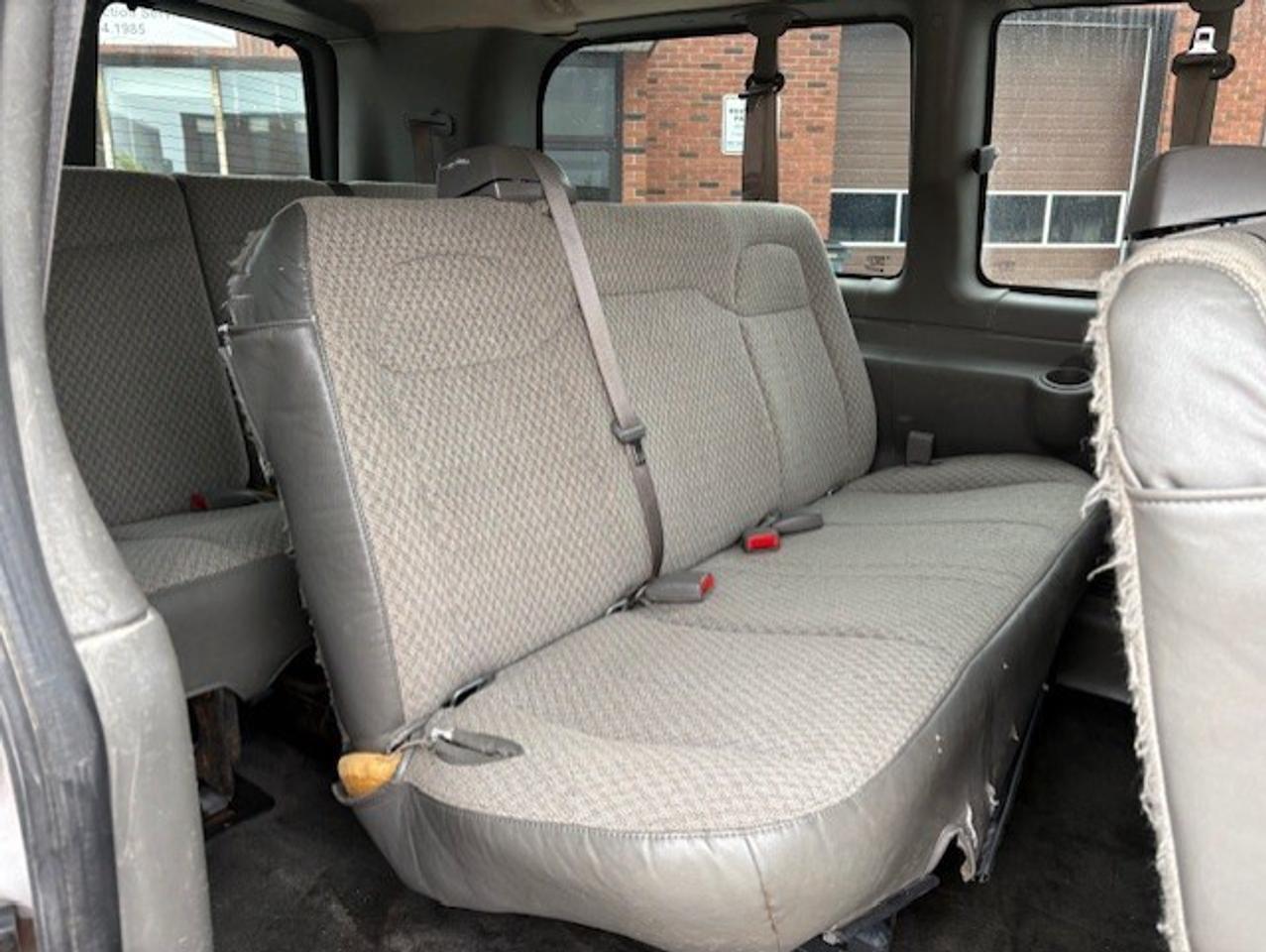 2009 Chevrolet Express Passenger LT 3500 12 PASSENGER-ONLY 90KM-SLIDING DOOR-TOW PK Photo