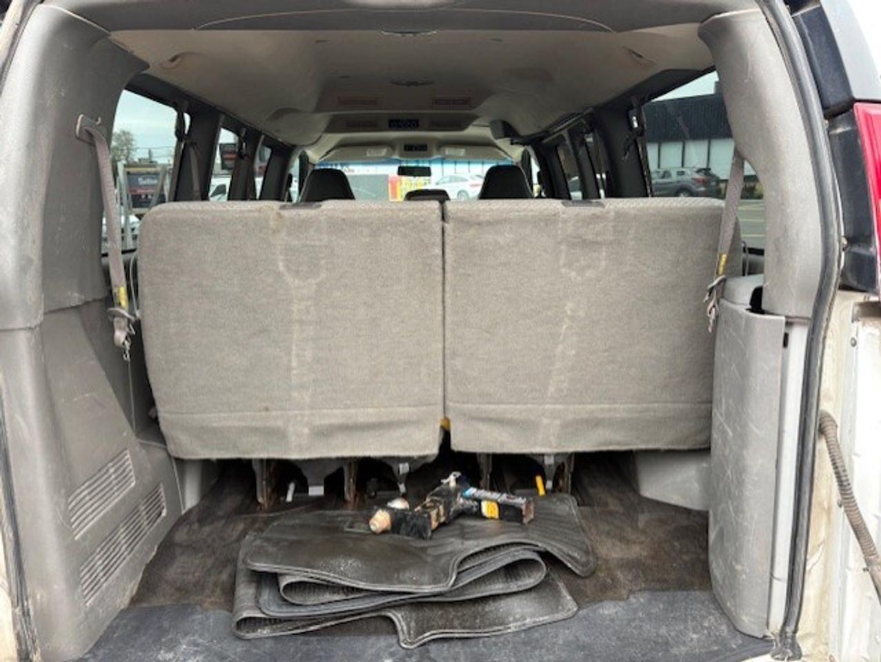 2009 Chevrolet Express Passenger LT 3500 12 PASSENGER-ONLY 90KM-SLIDING DOOR-TOW PK Photo