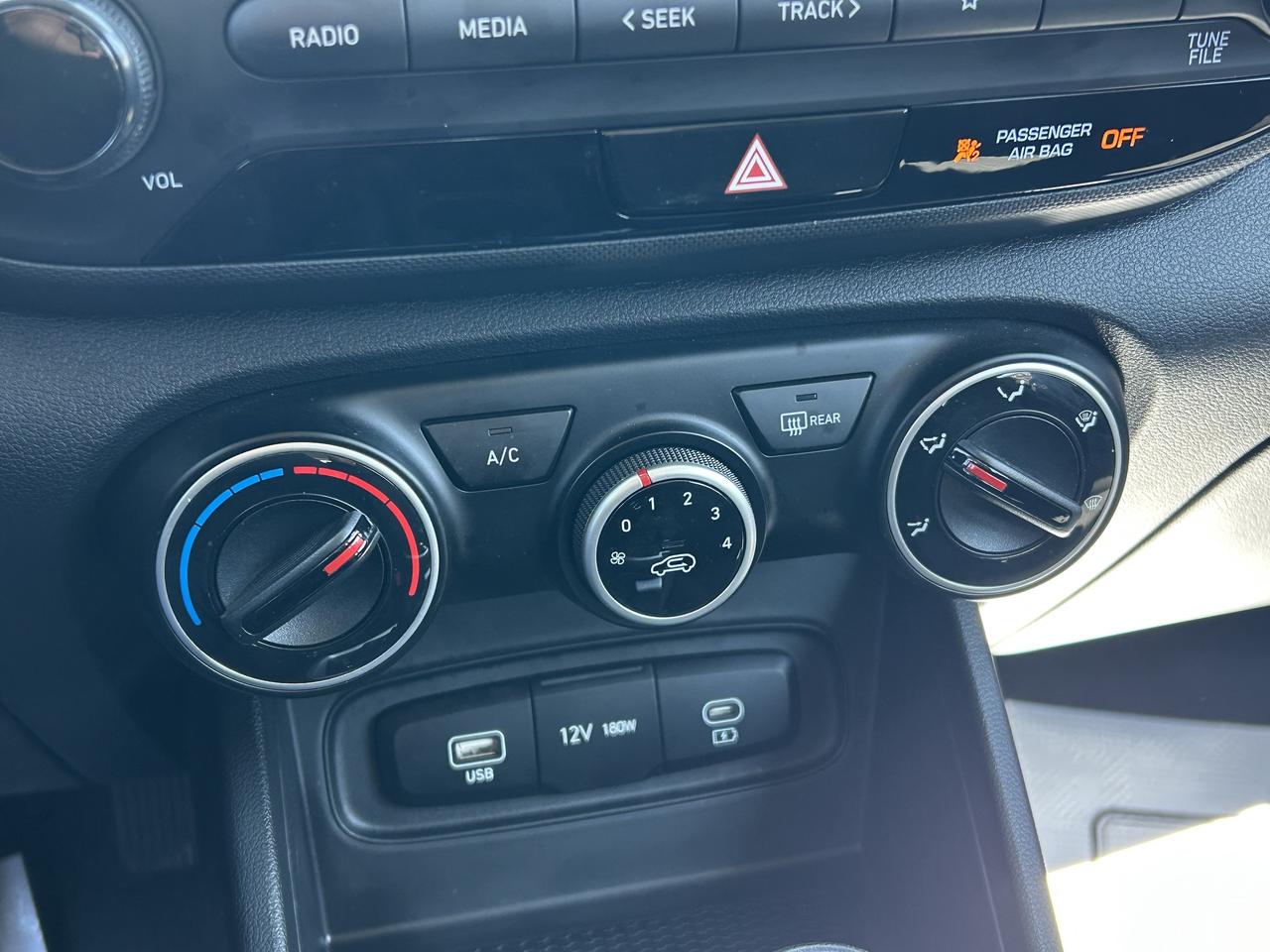 2023 Hyundai Venue Essential  ** CALL PICTON 1*866*979*8802 Photo