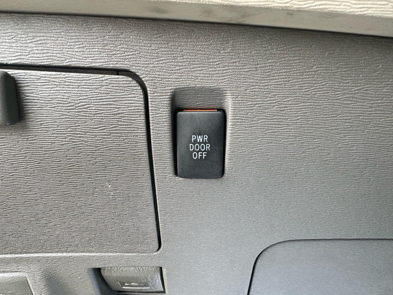 2011 Toyota Sienna 8 PASSENGER ~ PWD DOORS ~ DVD ~ REAR CAM Photo