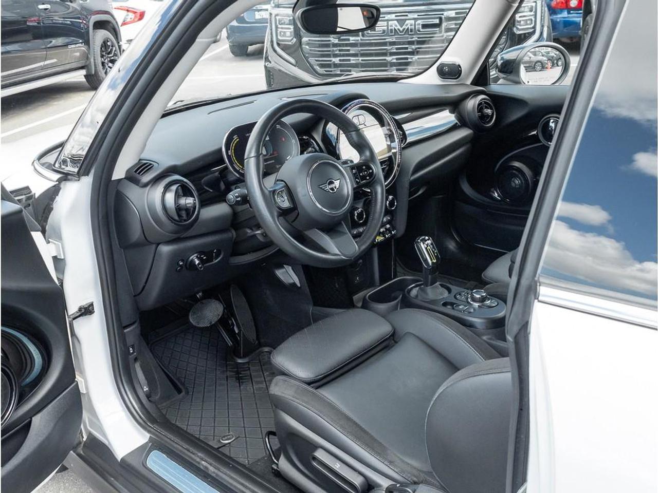 2024 MINI SE 3 Door Cooper Front-Wheel Drive Hatchback Photo