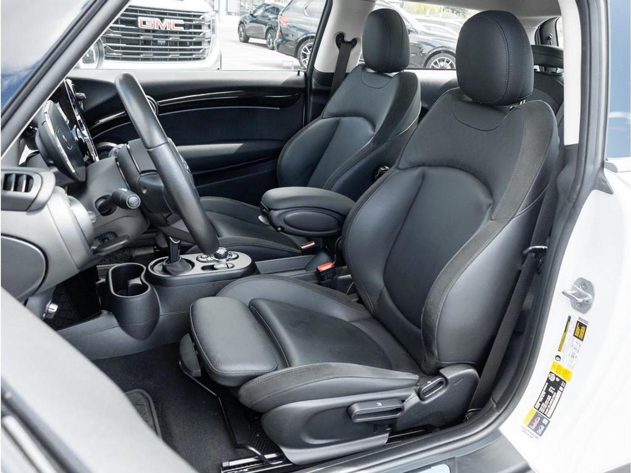 2024 MINI SE 3 Door Cooper Front-Wheel Drive Hatchback Photo