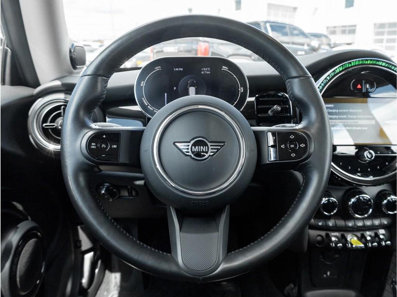 2024 MINI SE 3 Door Cooper Front-Wheel Drive Hatchback Photo