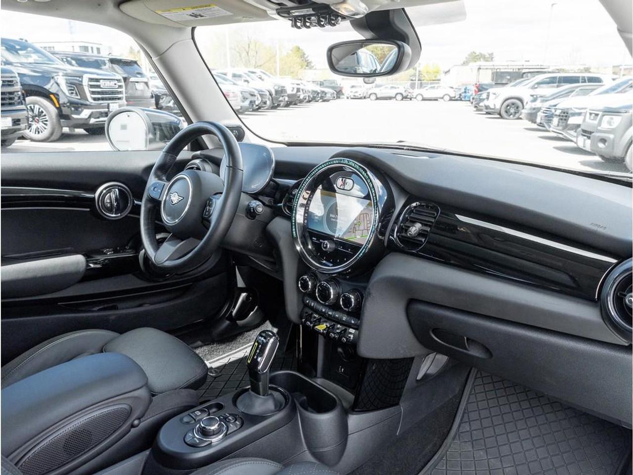 2024 MINI SE 3 Door Cooper Front-Wheel Drive Hatchback Photo