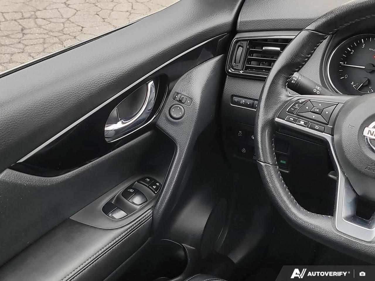 2023 Nissan Qashqai SL LEATHER   SUNROOF   NAVIGATION   REMOTE START Photo