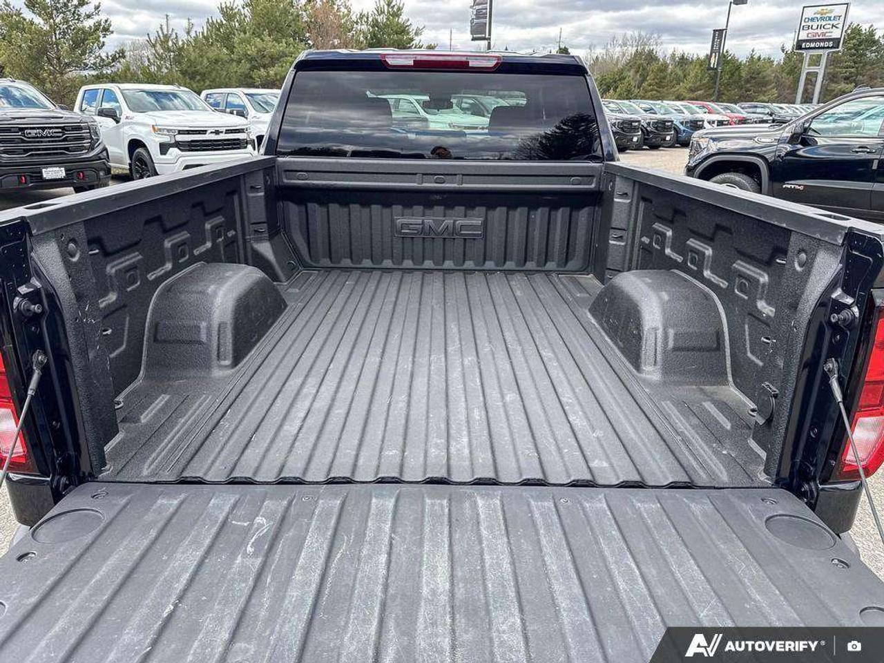 2025 GMC Sierra 1500 Trailer Brake Controller   Heated Seats   Wireless Charging   Remote Start Photo
