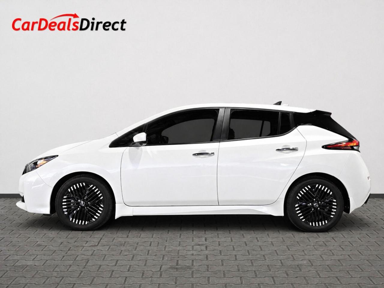 2023 Nissan Leaf SV  Hatchback Photo2