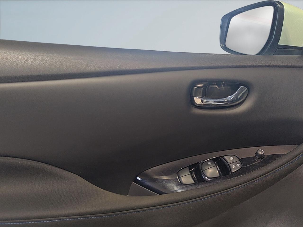 2023 Nissan Leaf SV  Hatchback Photo
