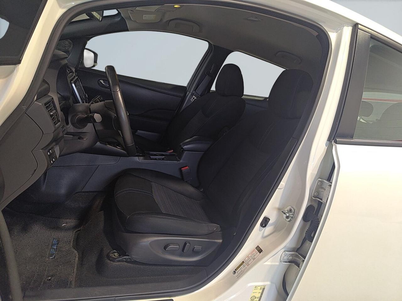 2023 Nissan Leaf SV  Hatchback Photo