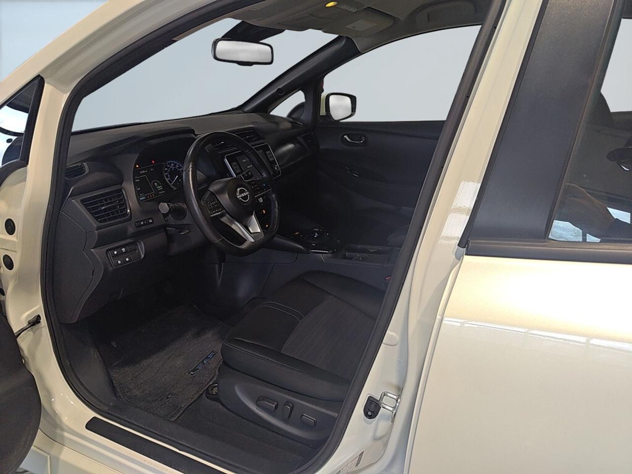 2023 Nissan Leaf SV  Hatchback Photo