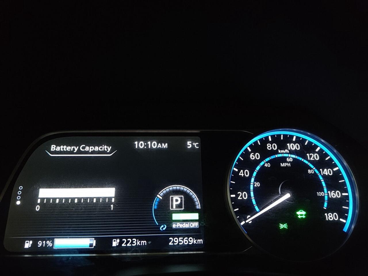 2023 Nissan Leaf SV  Hatchback Photo