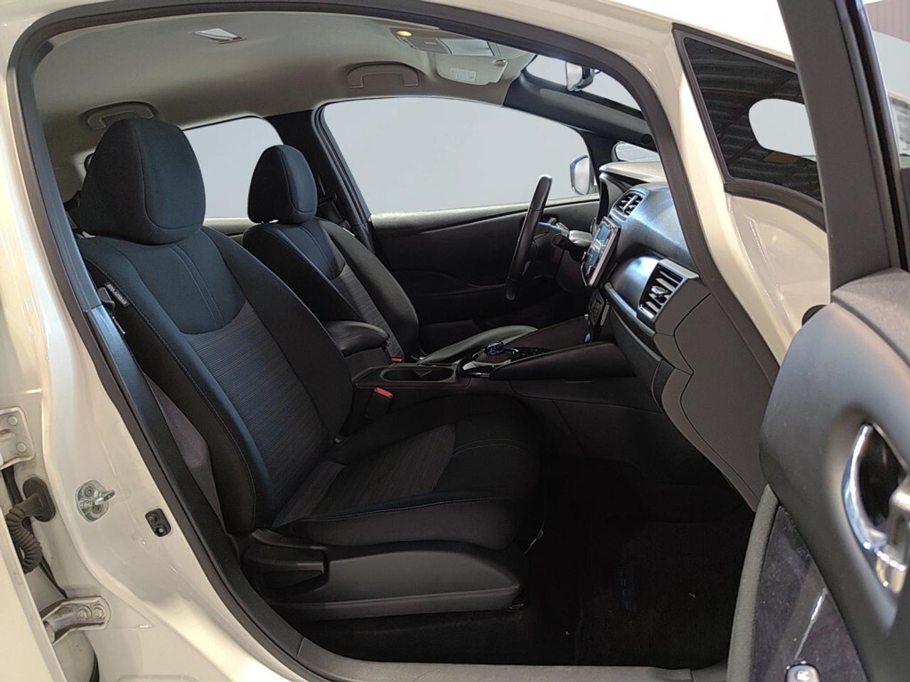 2023 Nissan Leaf SV  Hatchback Photo