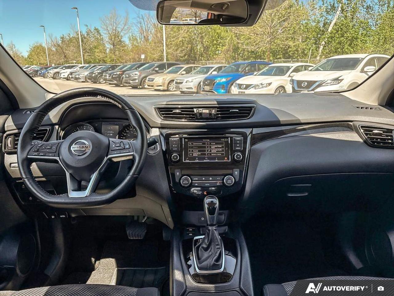 2023 Nissan Qashqai SV   Apple Car Play   Sunroof   Heated Seats Photo